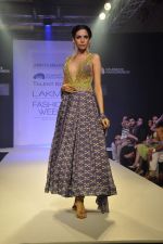 Model walk the ramp for Talent Box Arpita Mehta show at LFW 2013 Day 2 in Grand Haytt, Mumbai on 24th Aug 2013 (6).JPG
